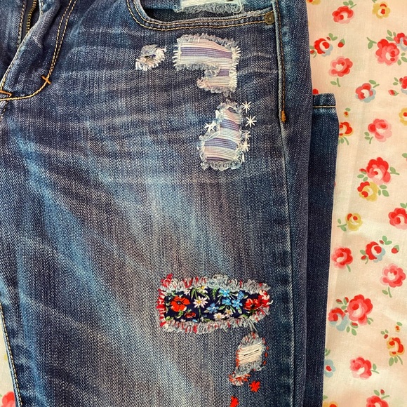 Abercrombie 6s embroidered jeans - Picture 2 of 5